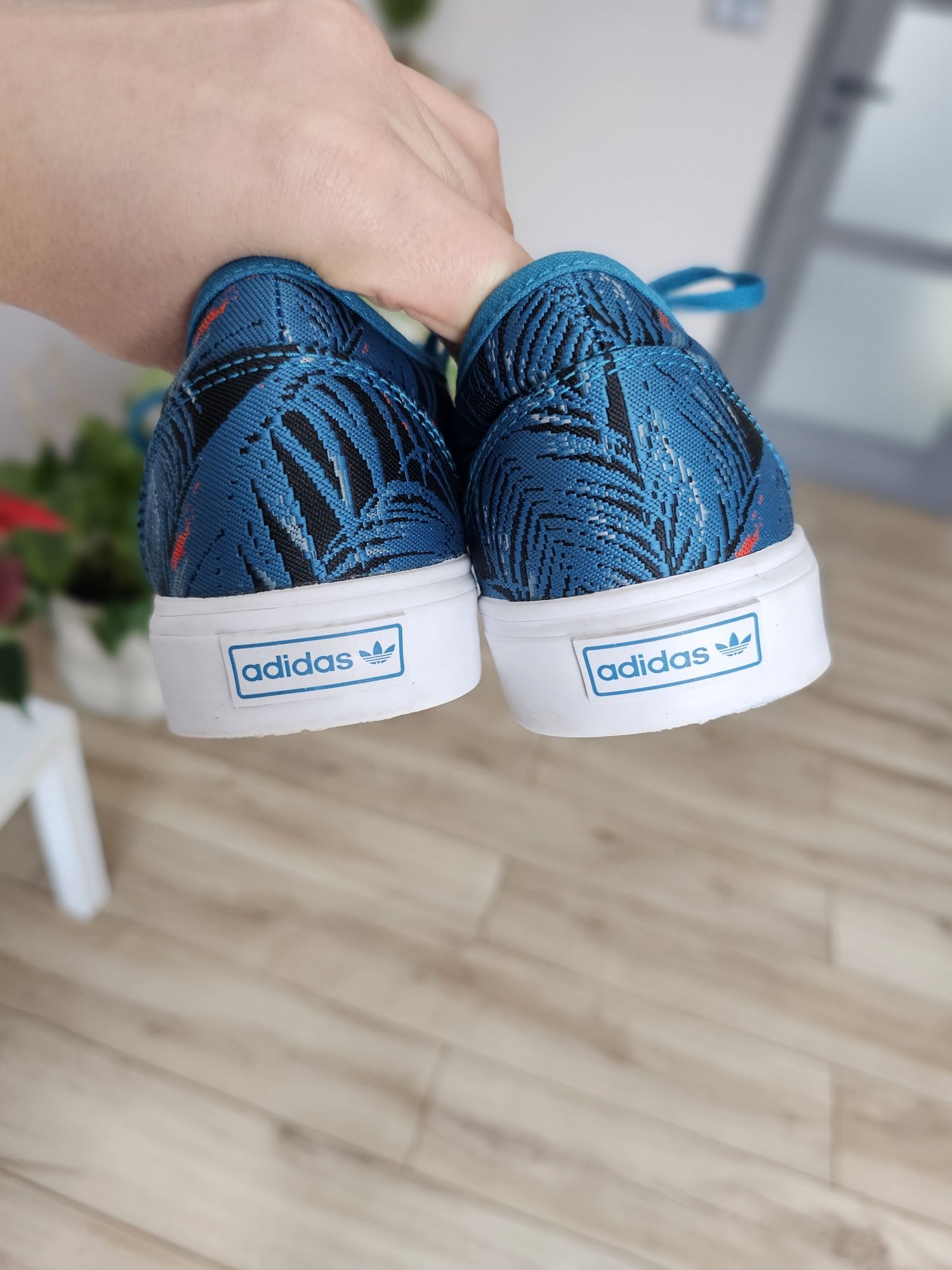 Niebieskie trampki Adidas AdiEase floral w rozmiarze 42 stan idealny