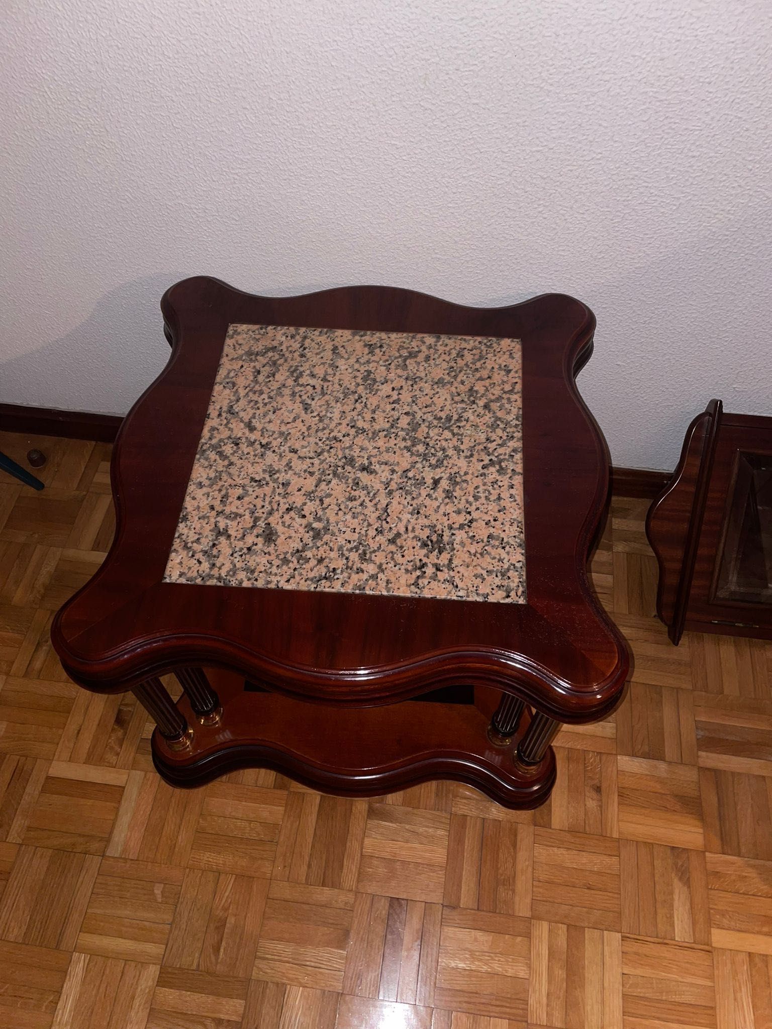Mesa de centro em madeira maciça
