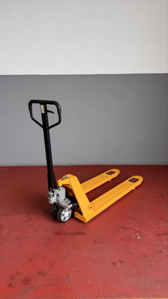 Porta Paletes Manual 2.500kg Borracha