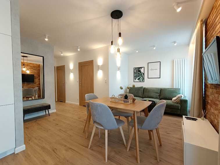 Przestronny apartament, 2 balkony, parking, komórka, koło Domaru