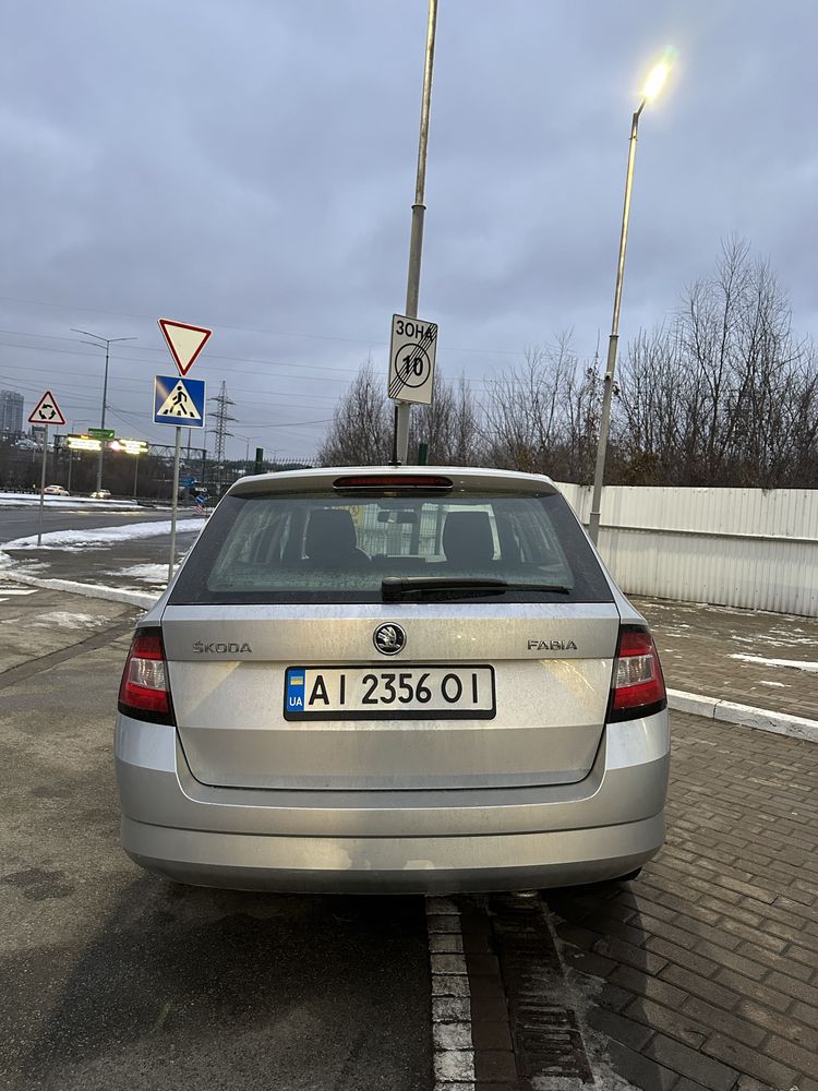 Шикарна машина Skoda Fabia 2016