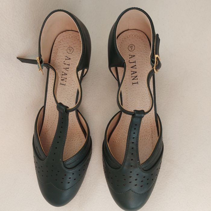 Zapinane czułenka Ajvani