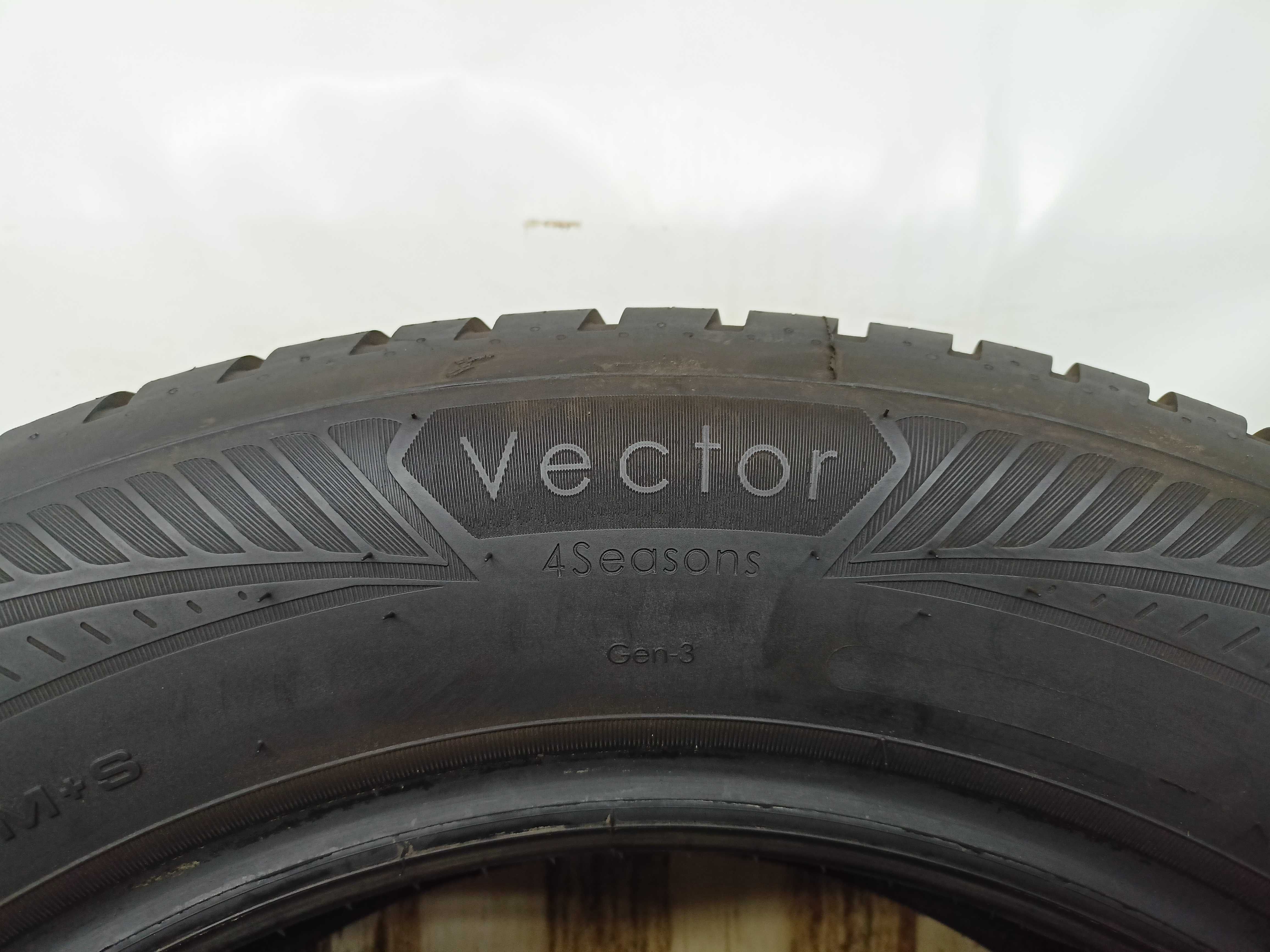 Goodoyear Vector4Season 215/60/17 2023r. 100H 8,2mm Jak Nowa (3844)
