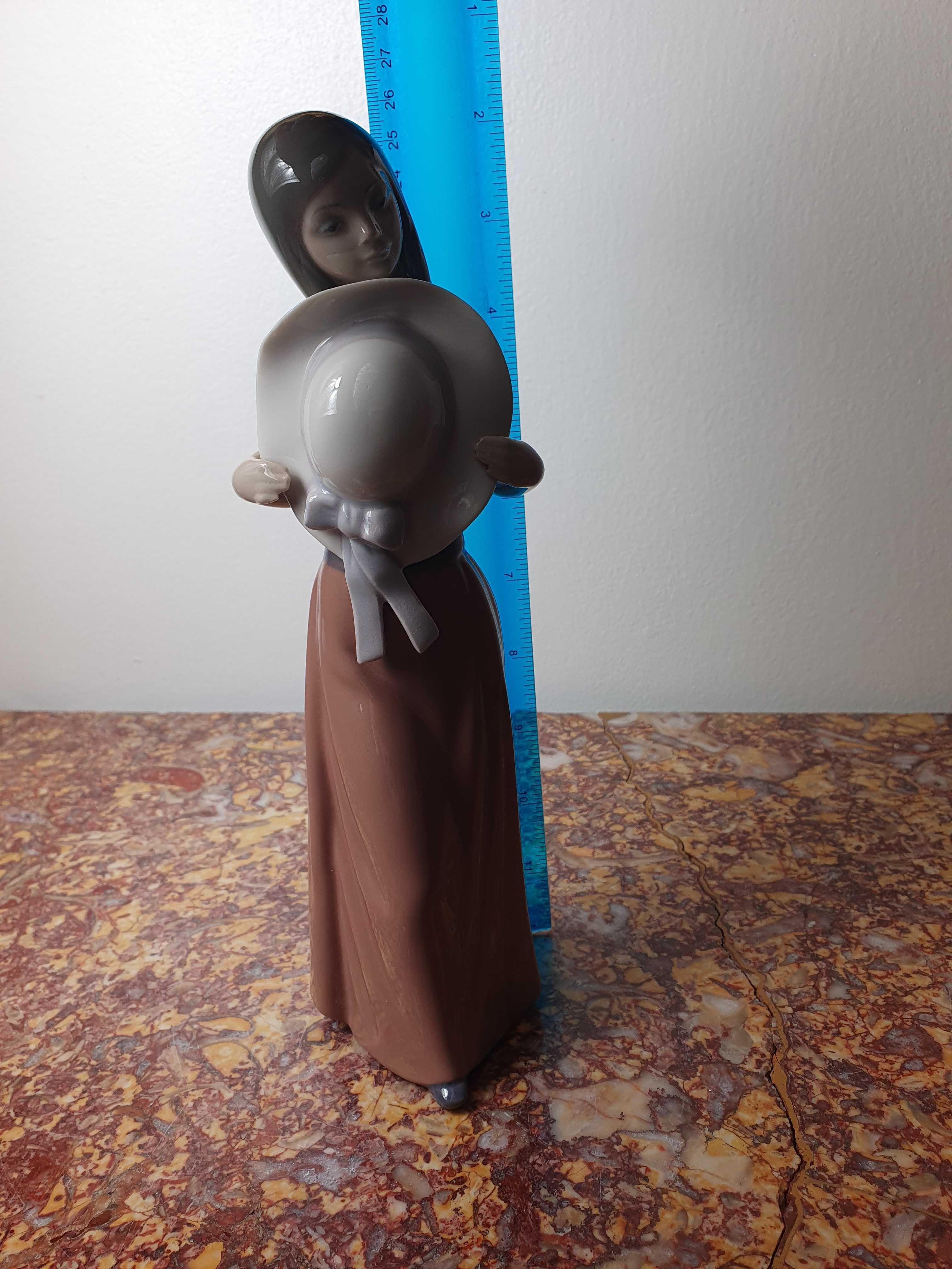 Duża Figurka porcelana Lladro "DZIEWCZYNA Z KAPELUSZEM" 26cm Hiszpania