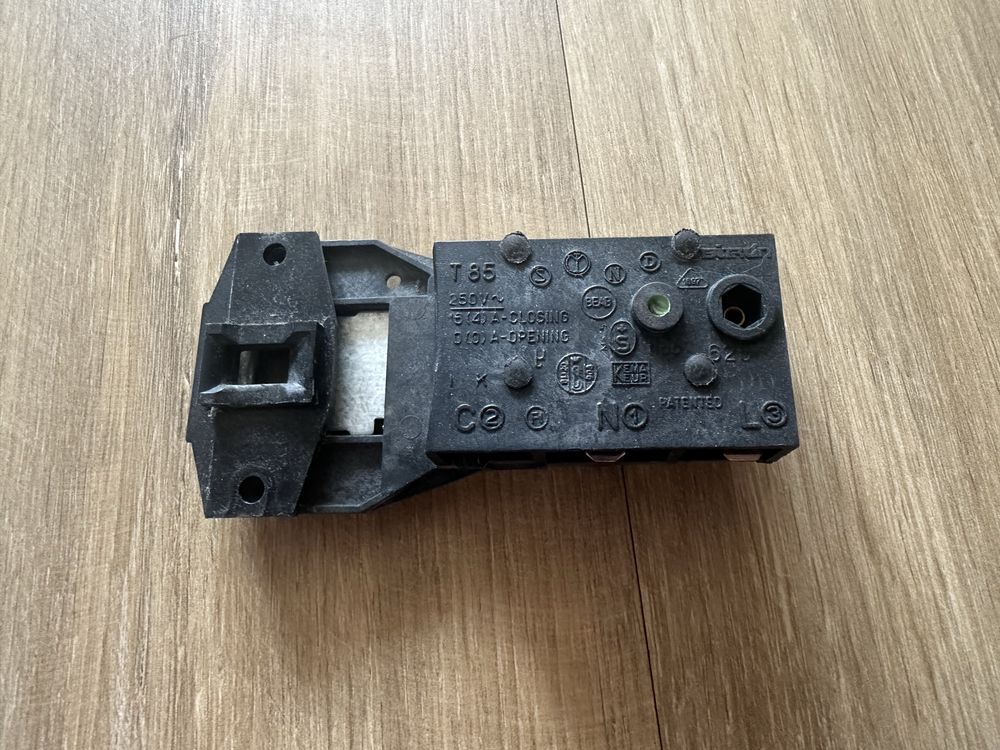 Замок люка(дверей) для пральної машини Indesit/ariston C00011140