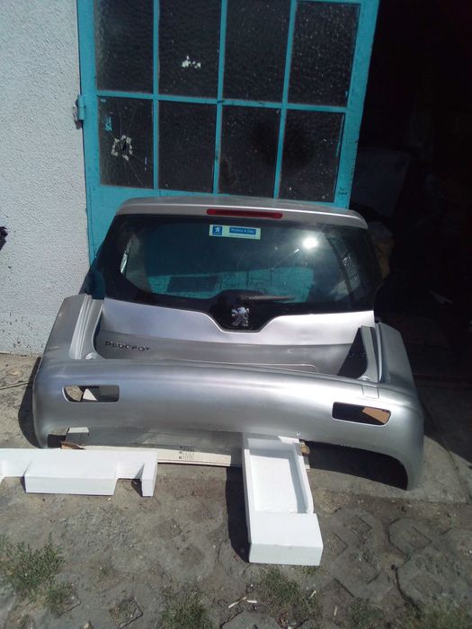 Tylna klapa Peugeot 5008 kod lakieru EZRC do założenia kompletna