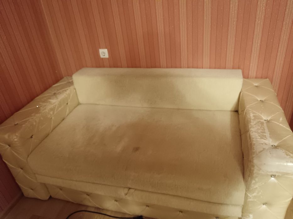 Диван віддам на фото