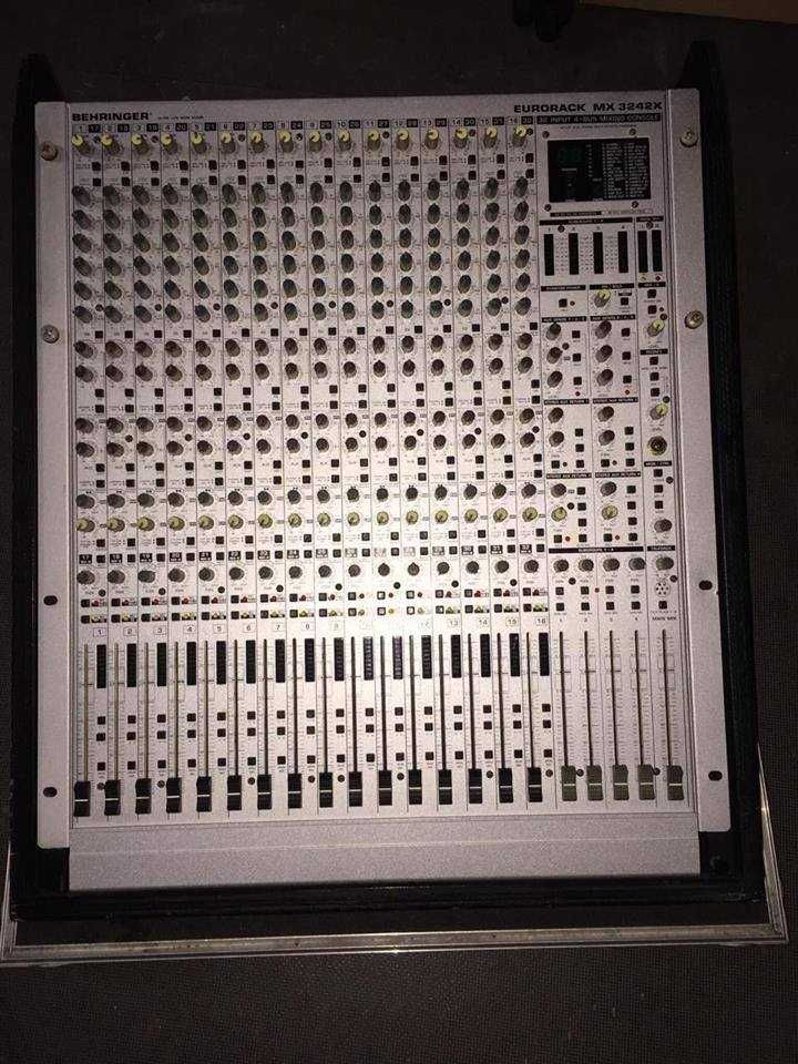 Mesa de mistura Behringer MX 3242X