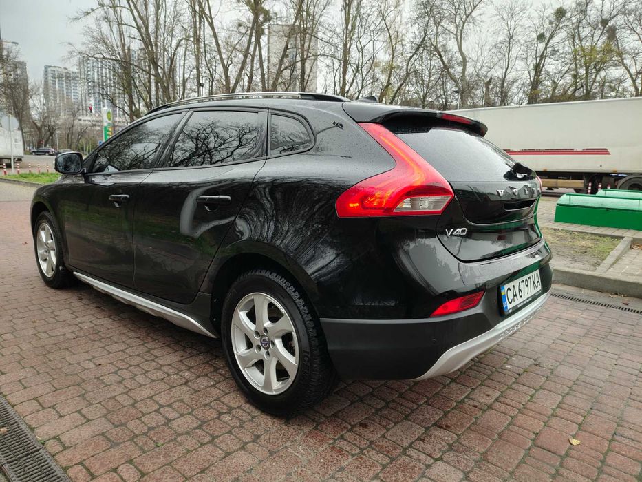 Продам авто Volvo V40 Cross Country 2014