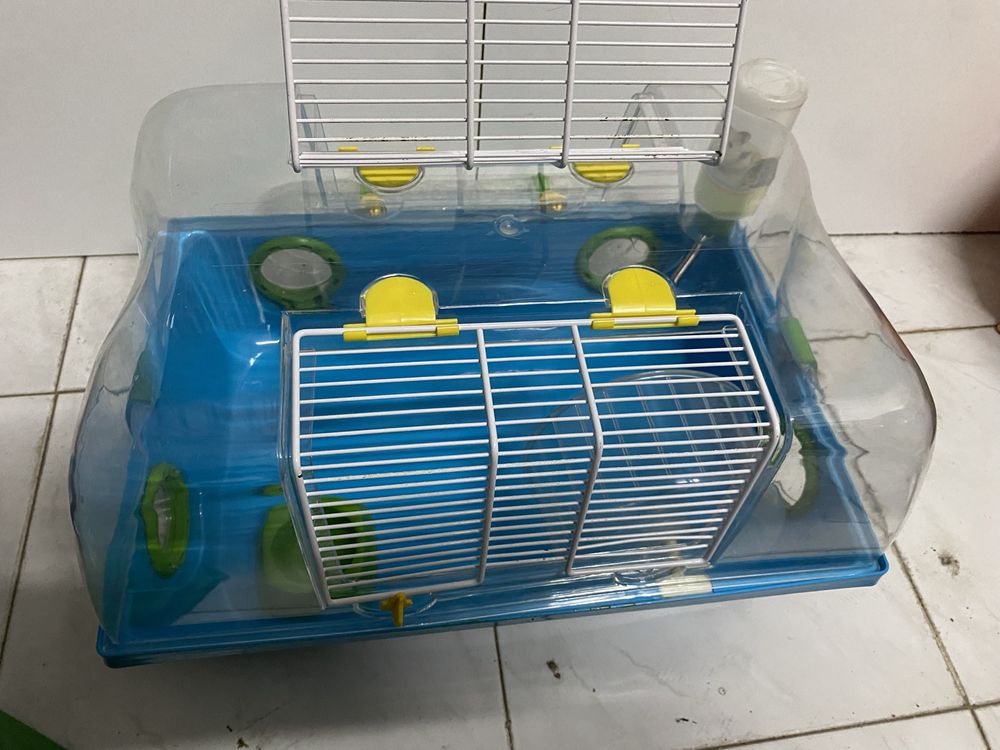 Gaiola de hamster  com roda e tubo