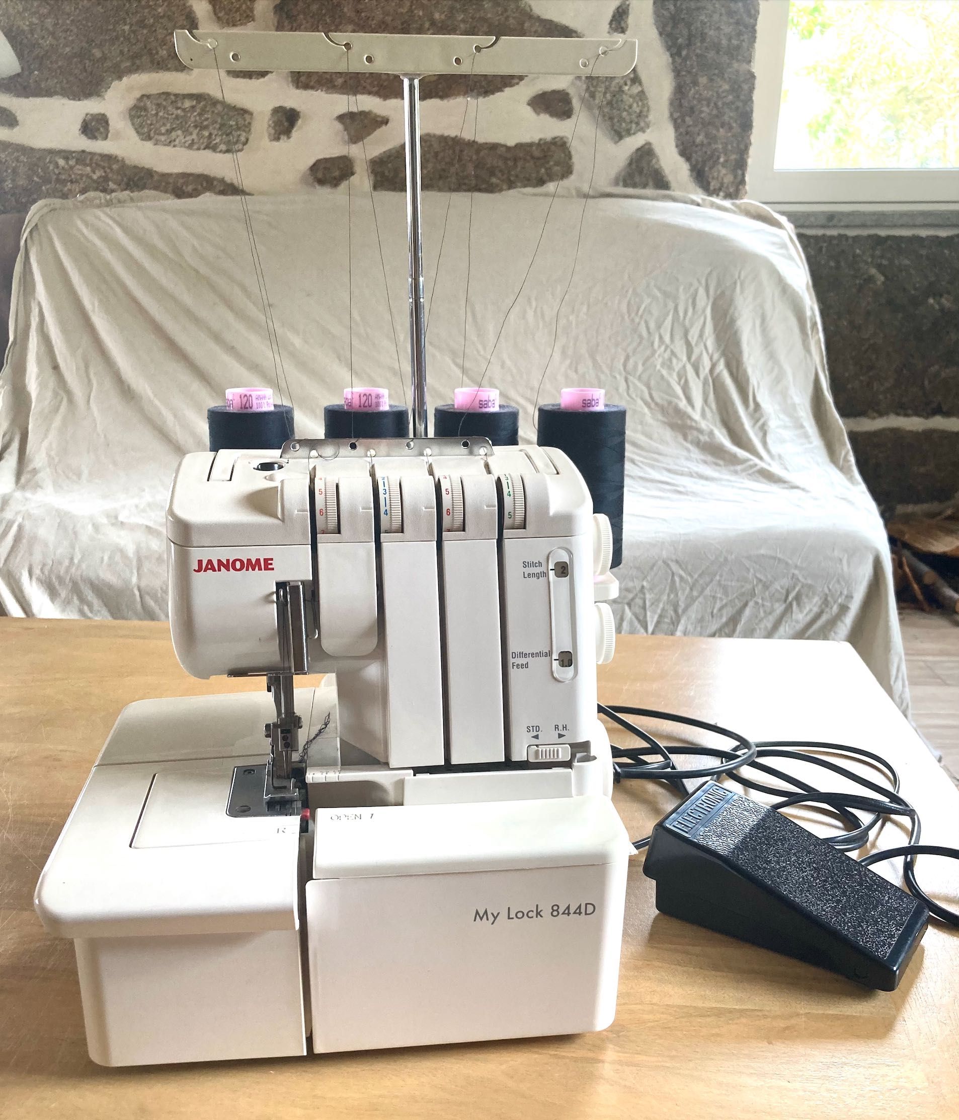 máquina de costura overlock - Janome, My lock 884D