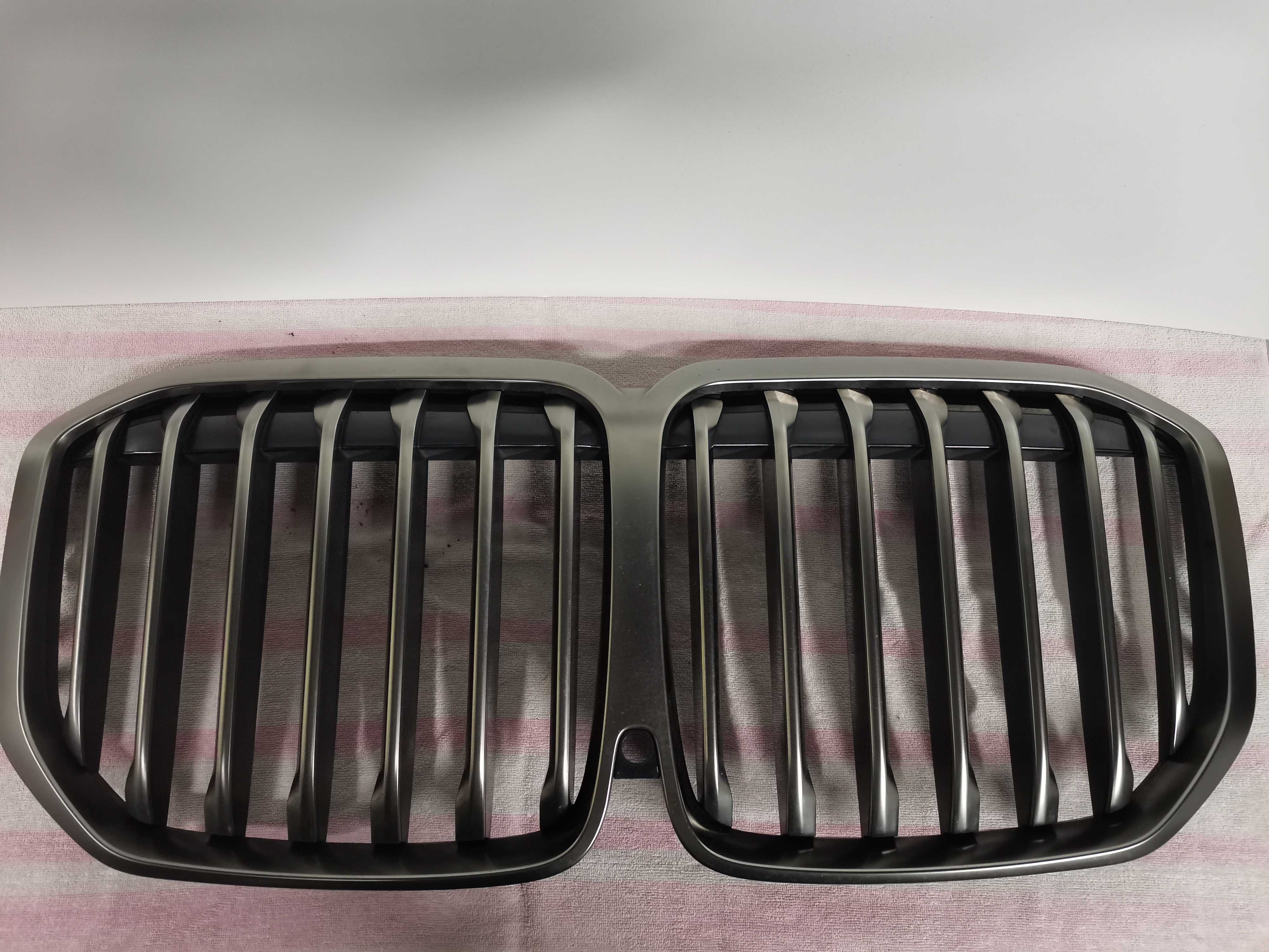 Grill, atrapa BMW X7 srebrna