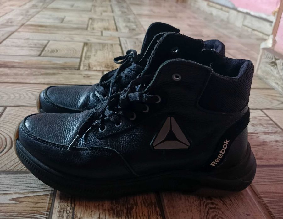 Зимові ботінки , ідеальний стан, дуже мало носили.