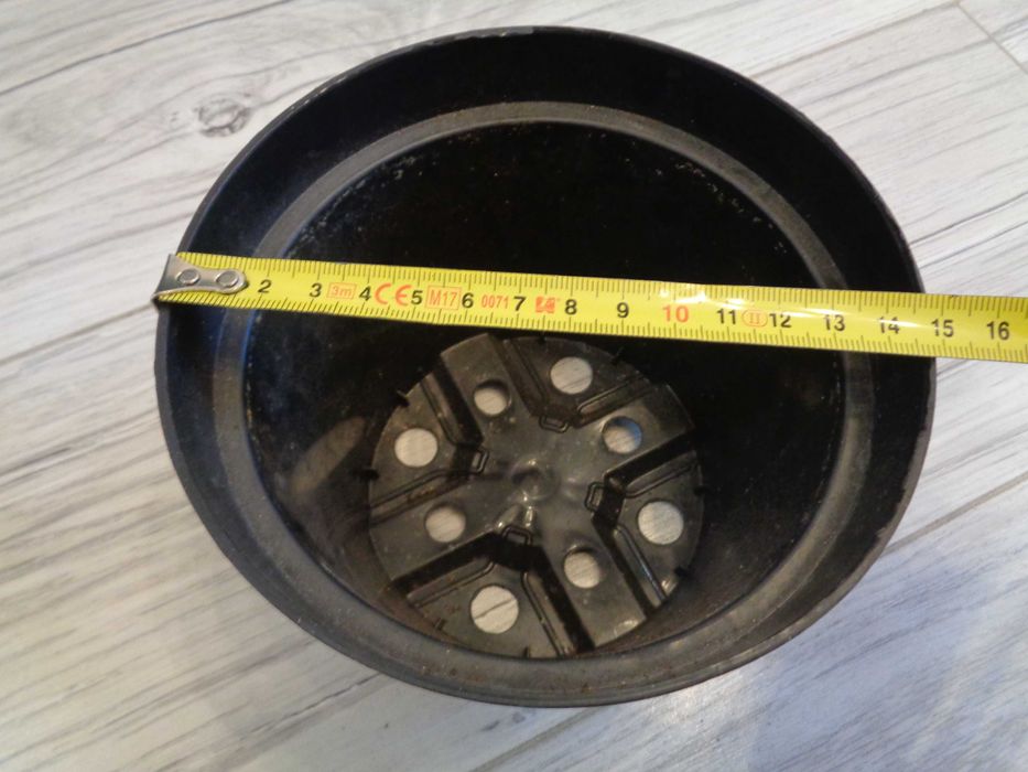 Doniczka donica / 1,5 L / 15 x 12 x 11,5 cm / SPRAWNA /DARMOWA DOSTAWA