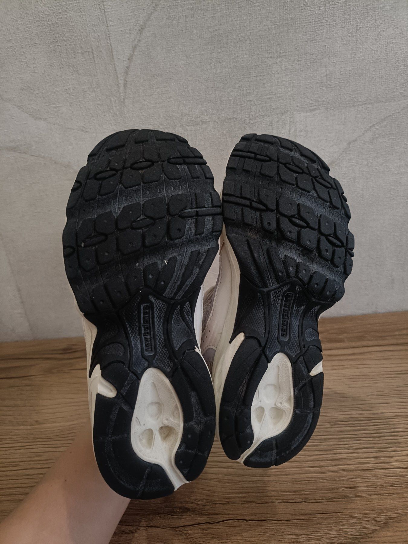 Кросівки new balance для дівчинки 33р