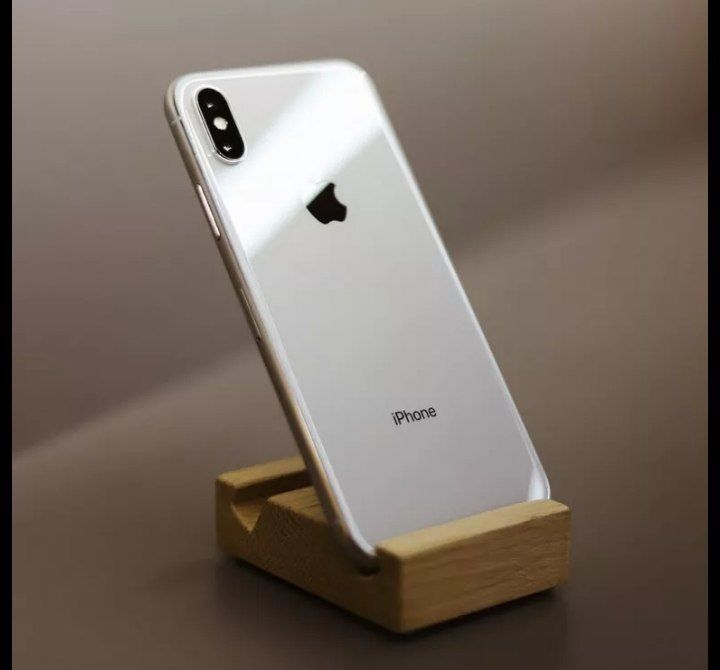 Продам iPhone  10 64GB Silver