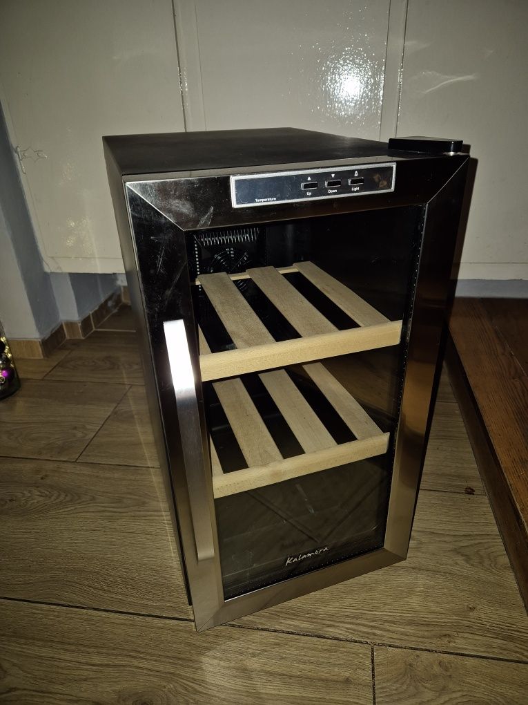 Lodówka na wino / Winiarka