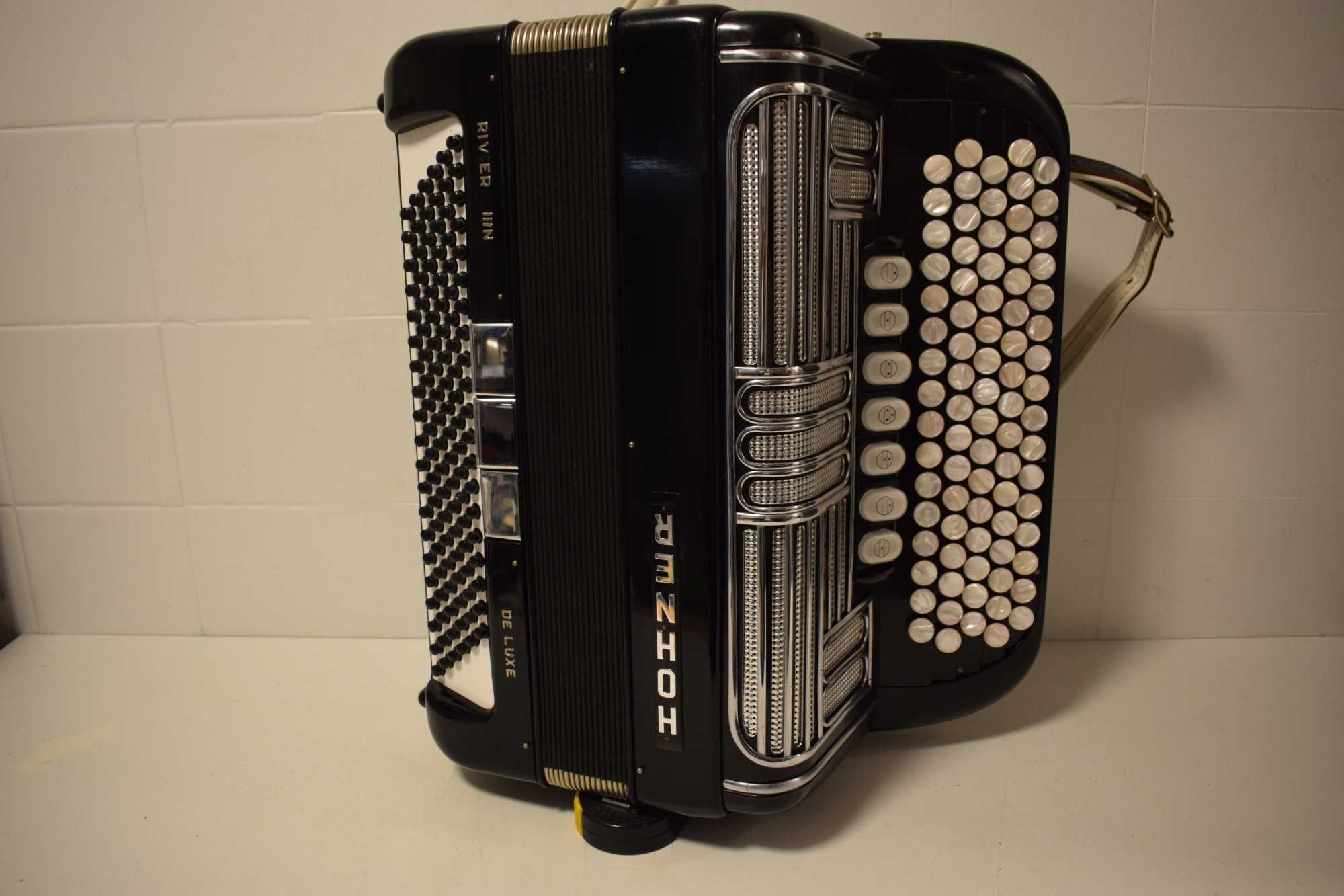 Acordeon Hohner Riveira III N 3 Voz, 136