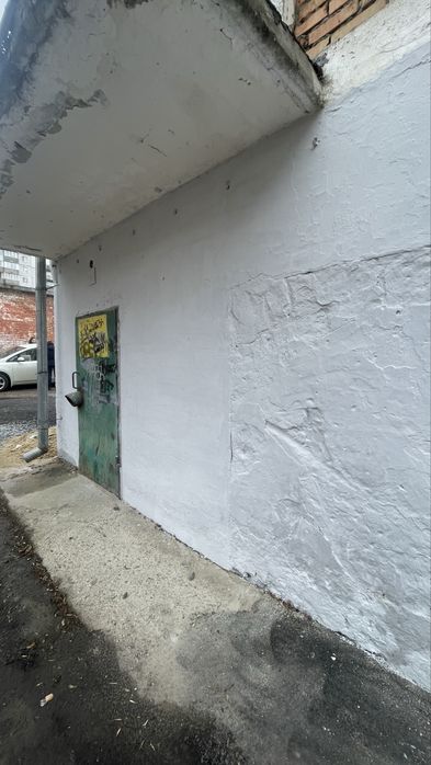 Ангар з офісними приміщеннями . Вул.С.Крушельницької .