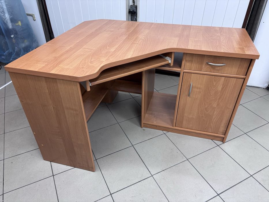Biurko rogowe bardzo zadbane, szafka szuflada, na komputer idealne