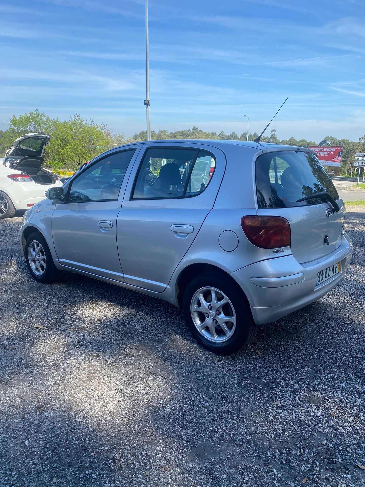 TOYOTA YARIS COMPLETO