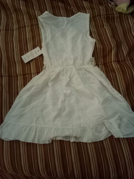Vestidos novos para crianças de 4 anos