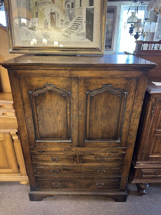 Drewniana  komoda  antyczna