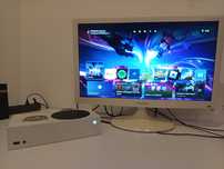 sprzedam Xboxa Series S