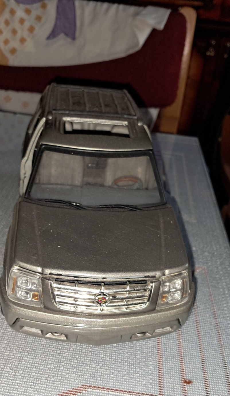 Cadillac exlejd 1:18