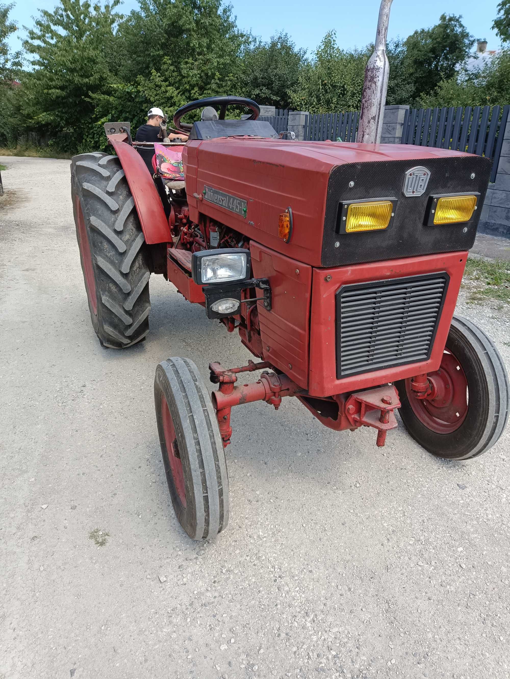 Продам трактор UNIVERSAL UTB 445 V