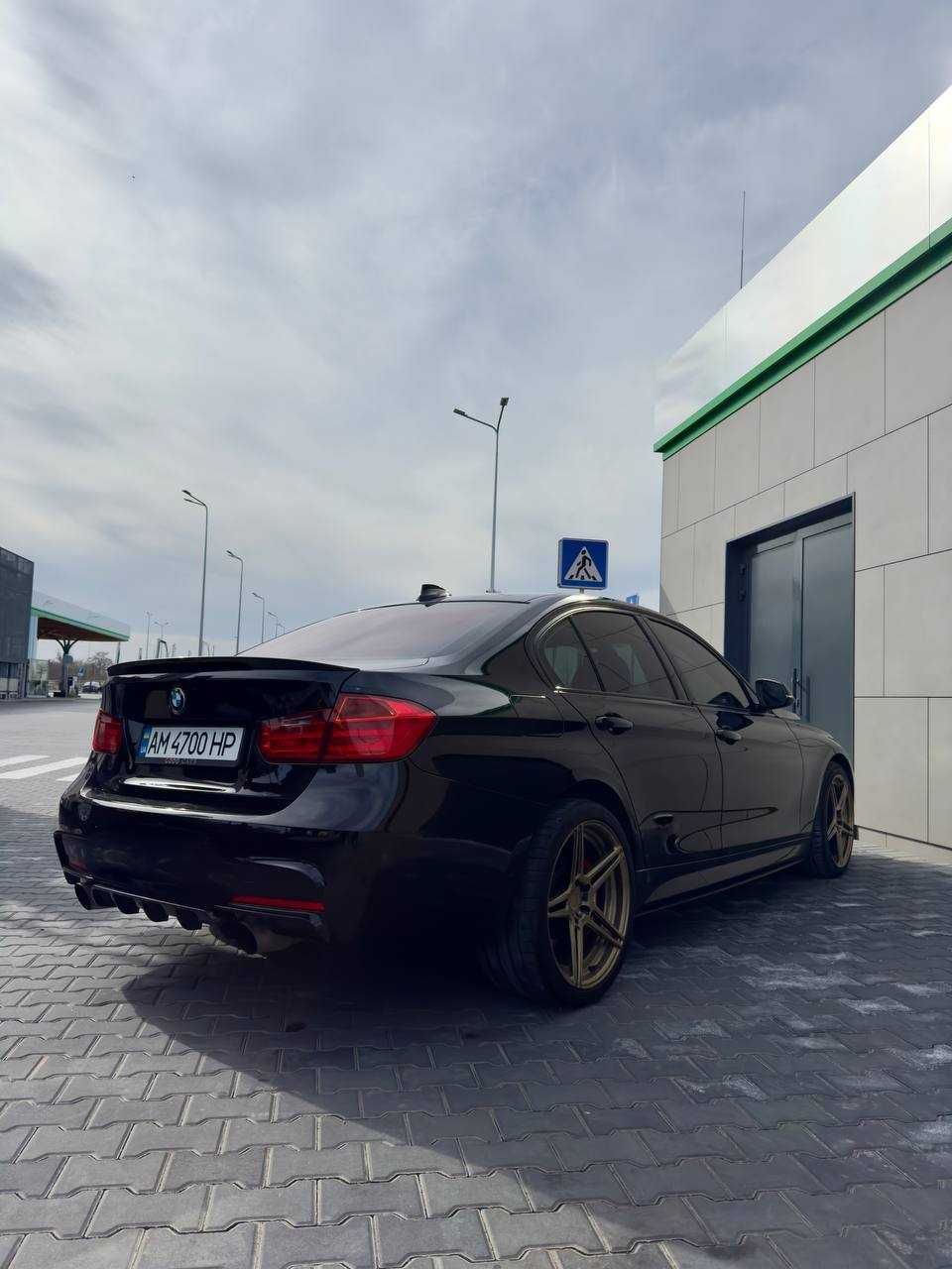 Продам офіційну BMW 335i xDrive МКПП