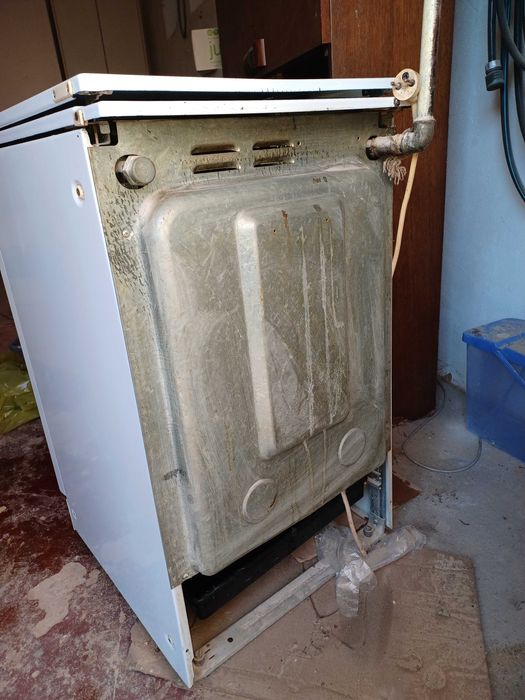 Kuchnia gazowa z piekarnikiem elektrycznym,