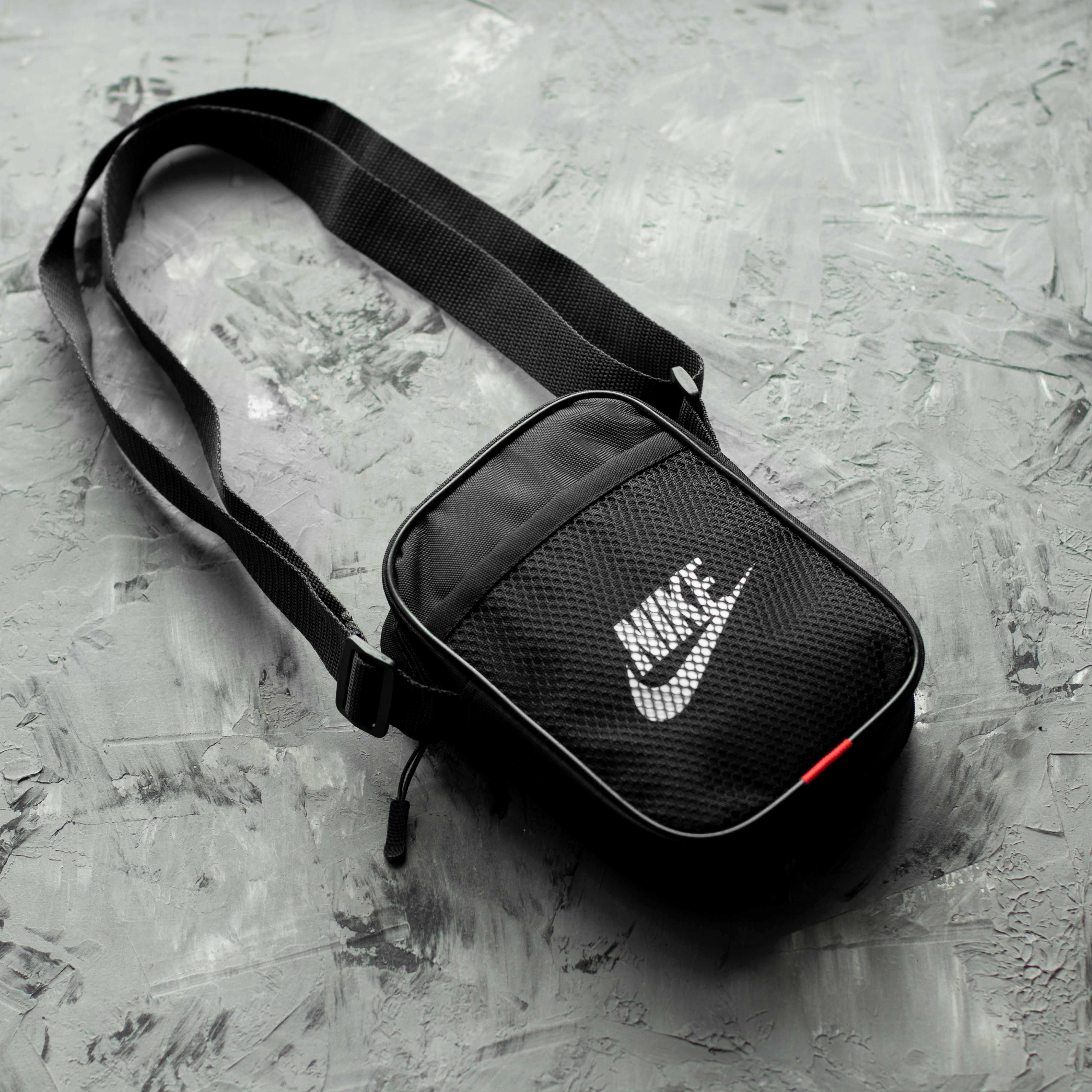 Барсетка Nike черная Сумка через плечо Найк тканевая мессенджер