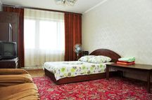 Двухкомнатная квартира, посуточная и почасовая . Низкий этаж, газ