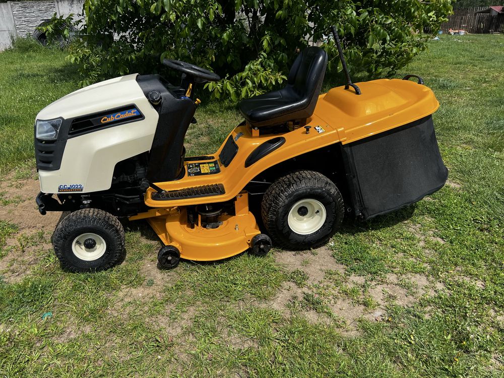 Kosiarka traktorek cub cadet 1022