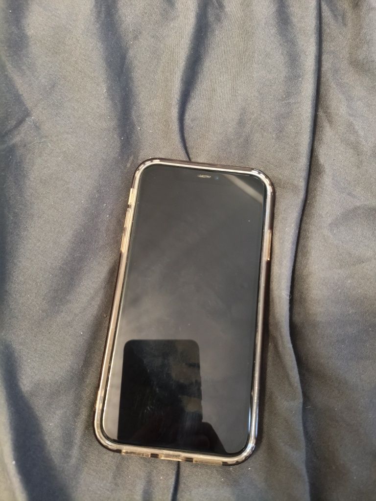 iPhone 11 biały 64GB 85 % Bateria, stan bdb, cena do nego PILNE