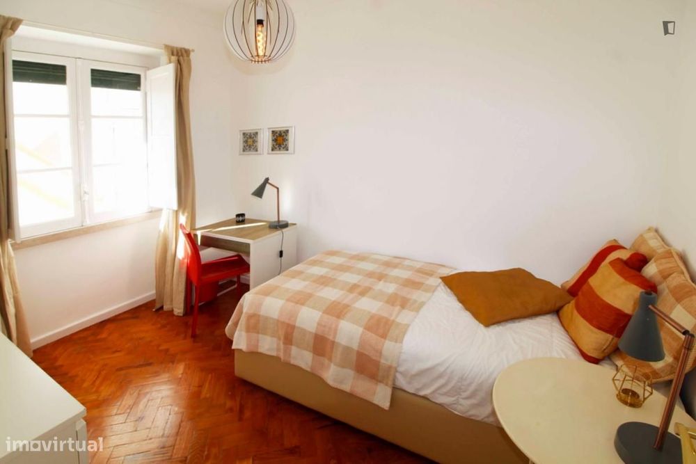 Quarto - localizado em Santa Apolónia Lisbon