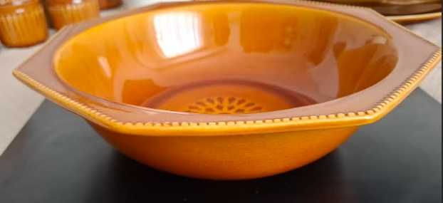 Saladeira e 2 pratos grandes em faiança SECLA, serviço motivo Madrid