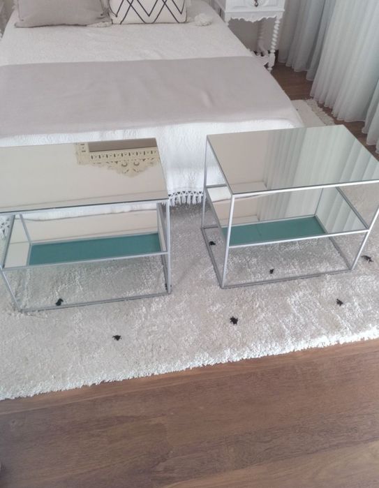 Mesas de cabeceira ou de apoio