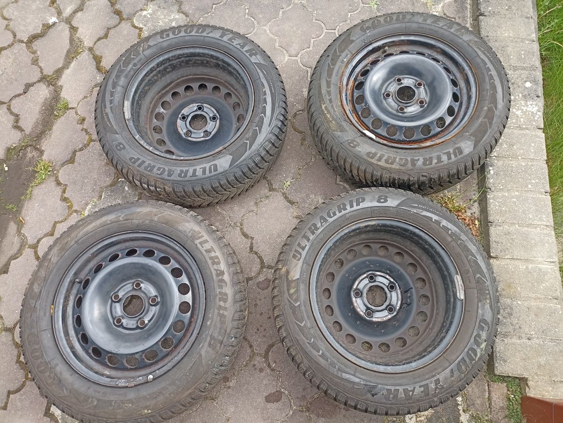 4 opony zimowe Goodyear z felgami
