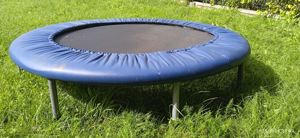 trampolina mała so pokoju i na zewnątrz