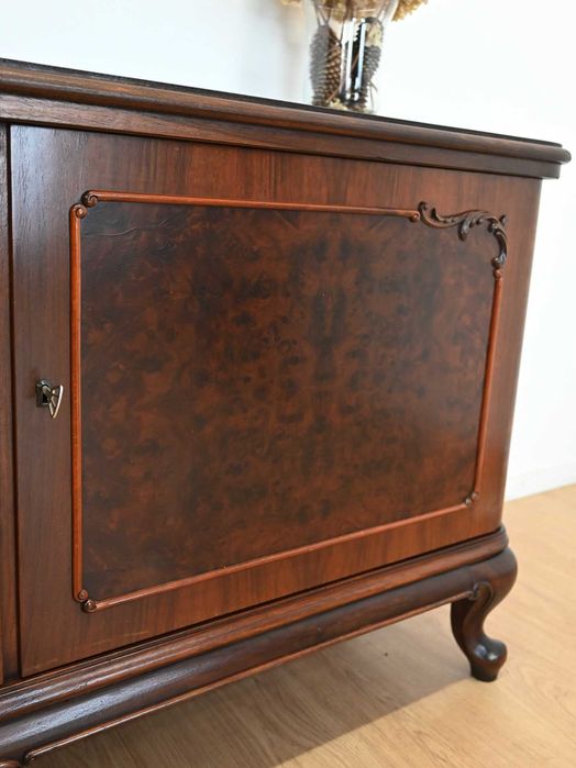 niska długa komoda na giętych nogach 102802