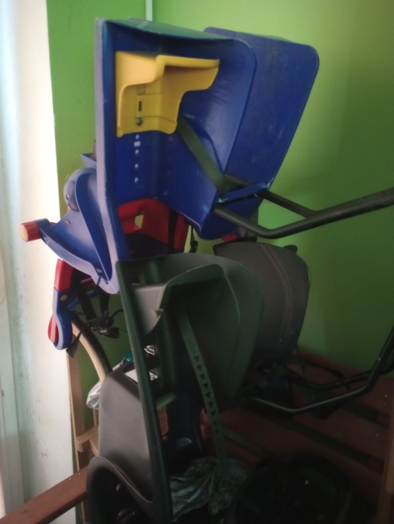 Sprzedam dwa foteliki na rower