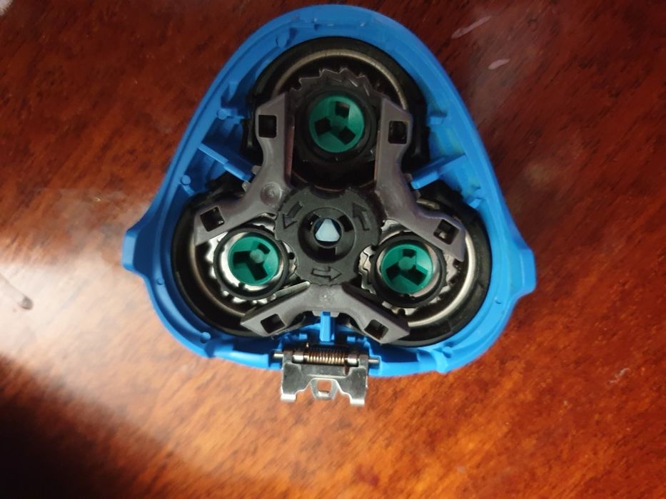 Електробритва Phillips AT756