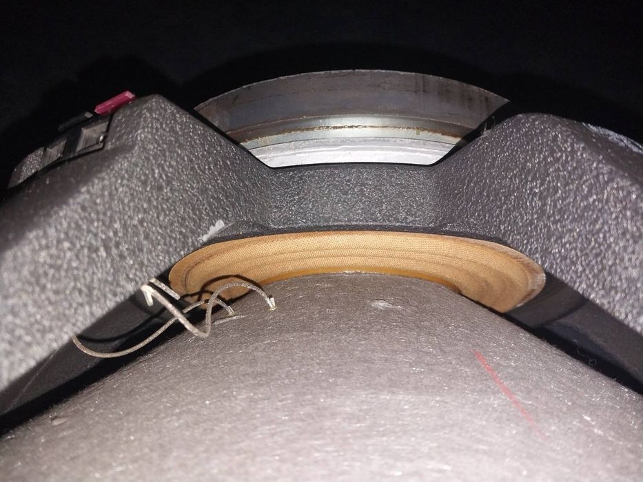 Продам динамики сабвуфера JBL 2241HPL