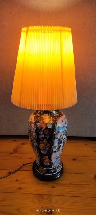 Lampa w stylu azjatyckim, a'la porcelana chińska