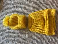 Gorro e gola amarelo torrado