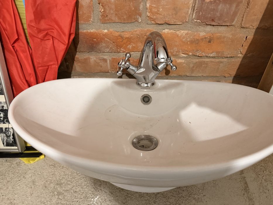 Umywalka nablatowa Kerra,bateria Kerra