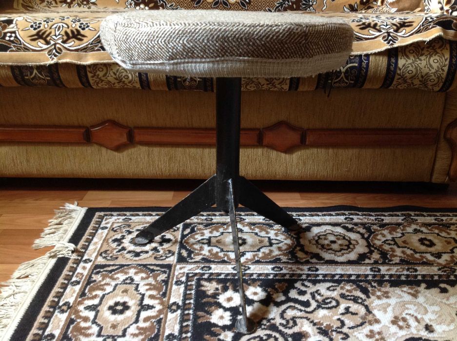 Стул стуло стульчик вращающийся винтовой регулируемый для пианино