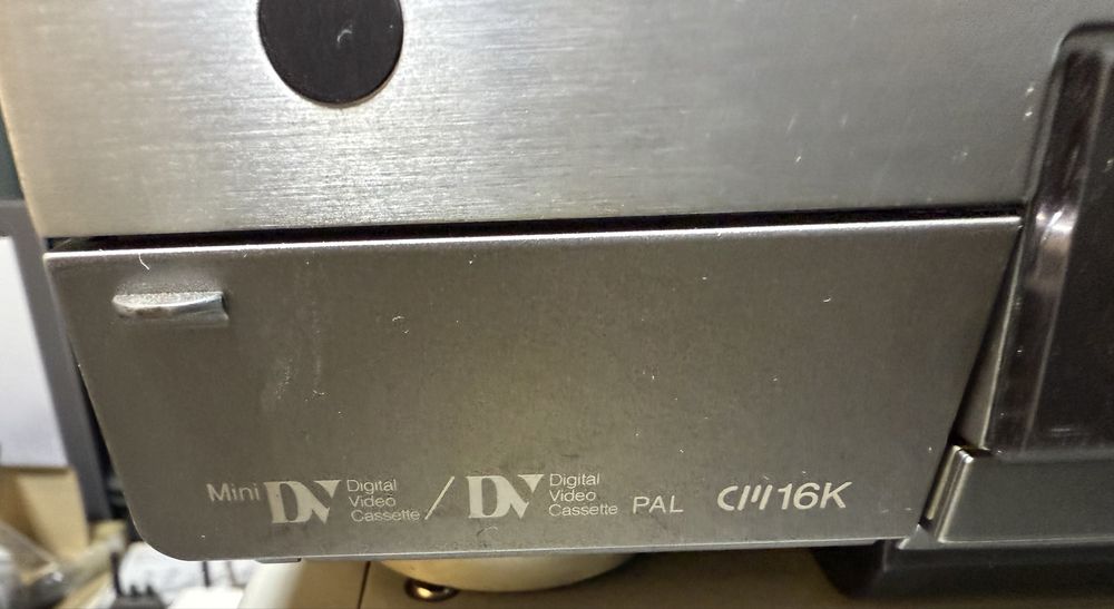Magnetowid montażowy Sony DSR-30P lub DHR-1000NP